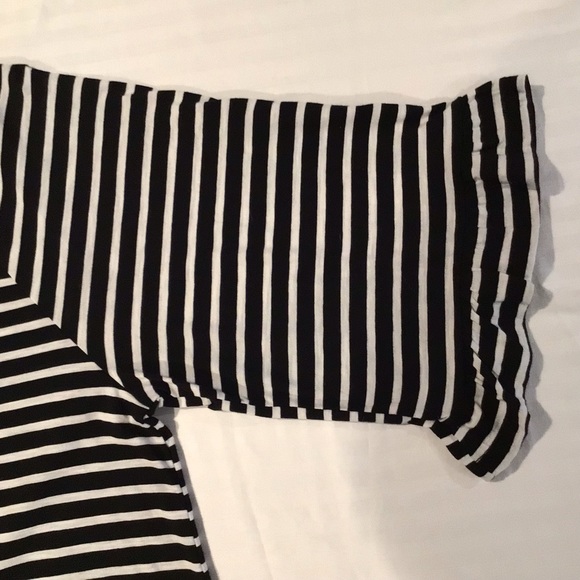 A.N.A. Black and white top. - Picture 3 of 5